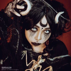 Sweety Crazy UV Glow White -Cosplay alternative makeup